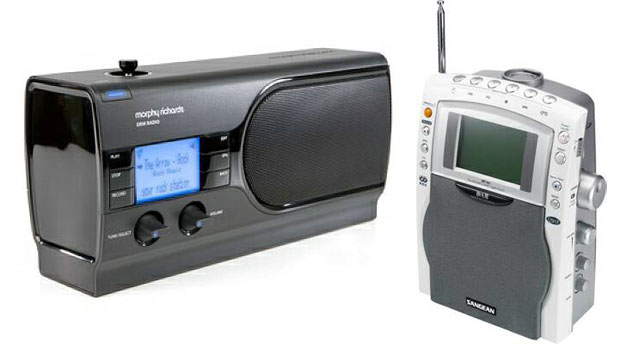 Фотографии двух образцов радиоприемников для цифрового радиовещания