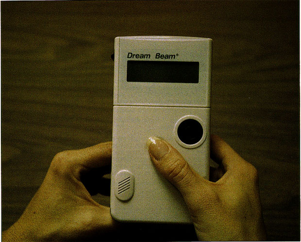 Вид прибора "Dreem Beam" для неинвазивного измерения сахара крови, разработанного фирмой Futrex