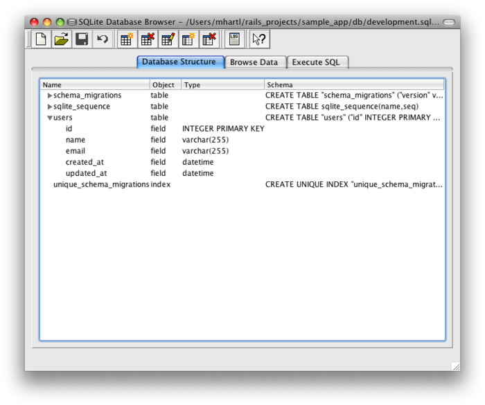 SQLite Database Browser с нашей новой users таблицей.
